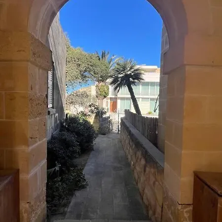 Bizzilla - Family Friendly Maisonette Xlendi