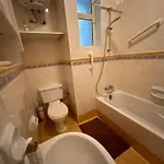 شقة Bizzilla - Family Friendly Maisonette