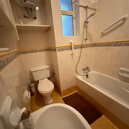 דירה Bizzilla - Family Friendly Maisonette