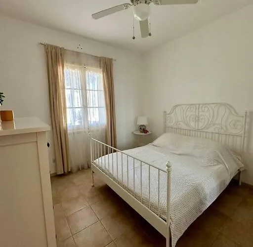 Bizzilla - Family Friendly Maisonette * クレンディ