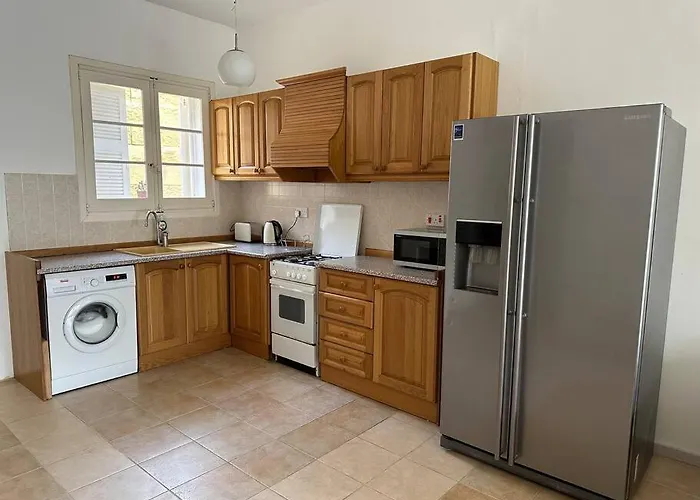 Bizzilla - Family Friendly Maisonette * クレンディ